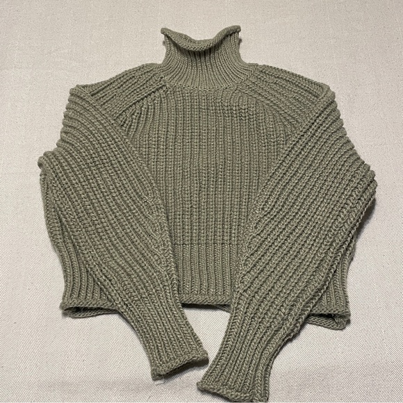 H&M Cowl TurtleNeck Cropped Thick Nit Green Cozy Sweater. - Picture 4 of 8